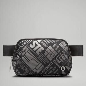 Lululemon Everywhere Belt Bag Manifesto Print Black 1L (Retired) Rare